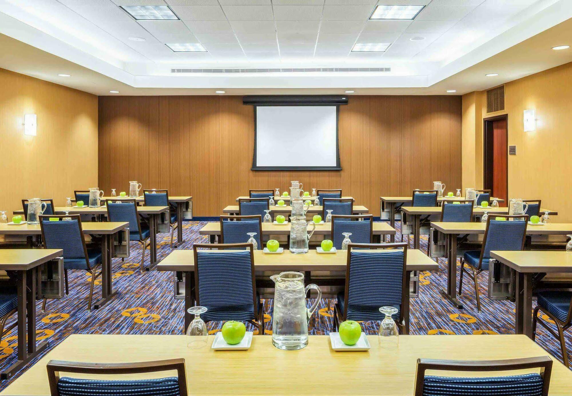 Courtyard By Marriott Houston Galleria Esterno foto